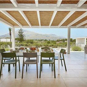 4 bedroom villa with pool, Castellammare del Golfo, sleeps 8-10